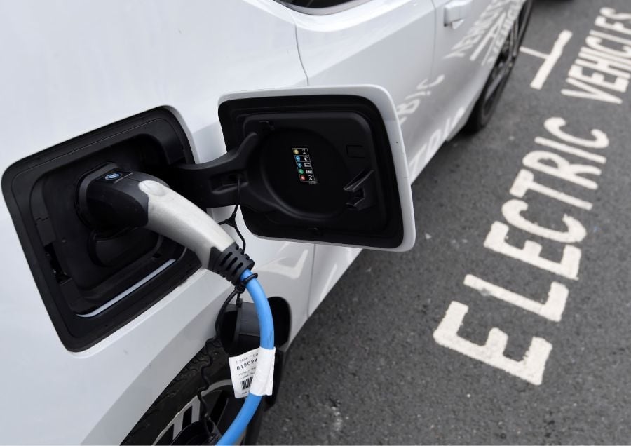 Britain offers discounts on electric cars to boost demand