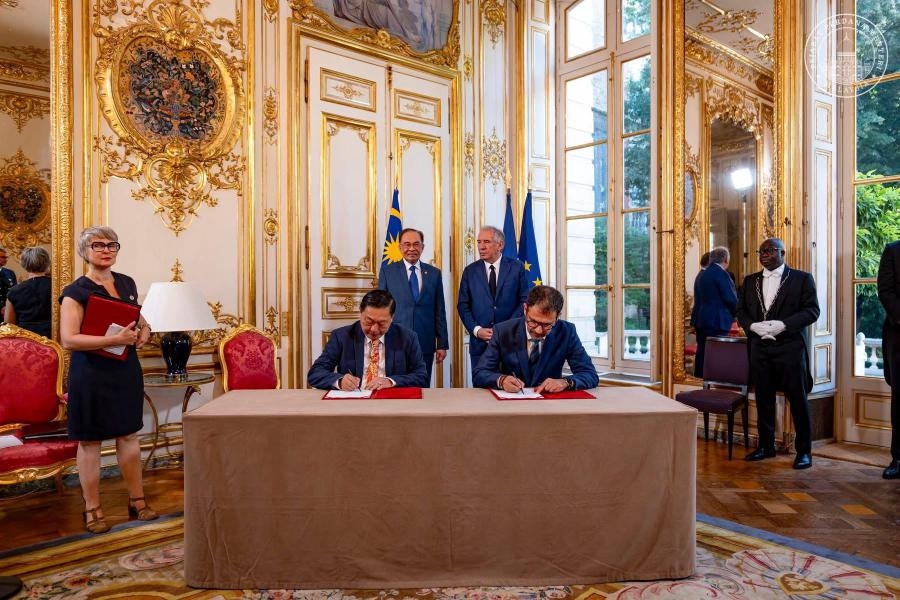 Malaysia-France strengthen strategic cooperation in defence, economy & technology