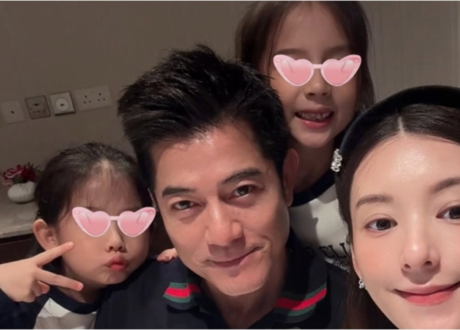 #SHOWBIZ: Aaron Kwok celebrates baby boy news with no-limit credit card for wife