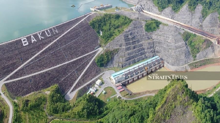 Sarawak signs MoU with Chinese firms to explore floating solar at Bakun dam