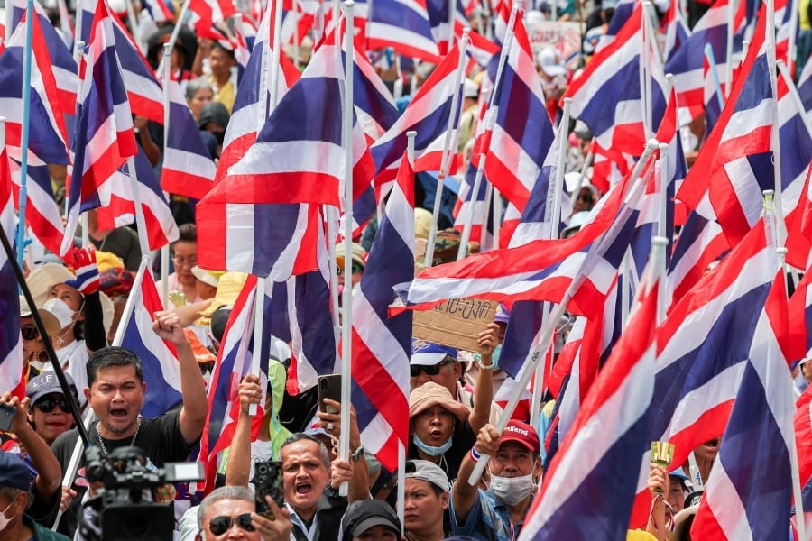 Thai protesters call for Prime Minister Paetongtarn's resignation
