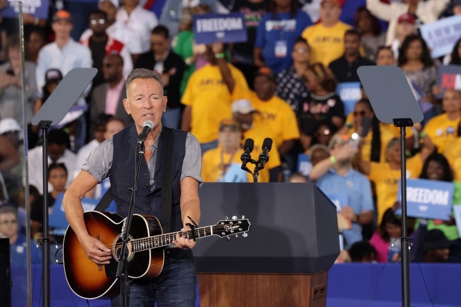 #Showbiz: Springsteen digs into the vault to rewrite his 'lost' '90s