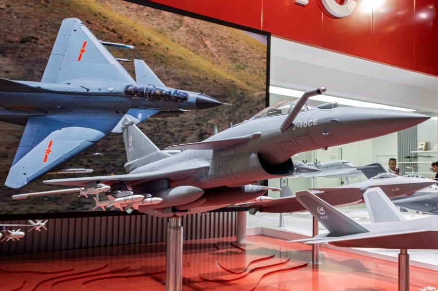Iran considering buying Chinese fighter jets: Report