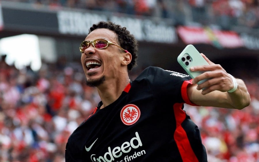 Liverpool sign forward Ekitike from Eintracht Frankfurt