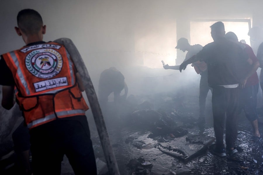 62 killed in Israeli strikes, including 10 waiting for aid in Gaza