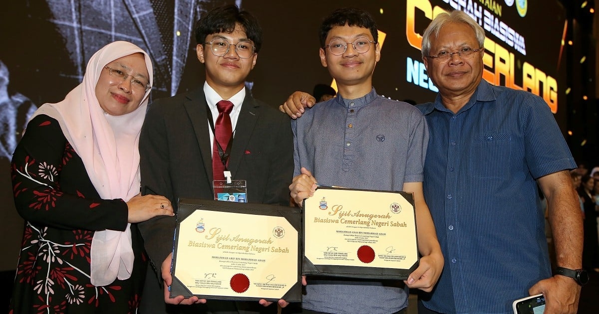 Breaking barriers: Malay student scores top marks at Chinese-medium school