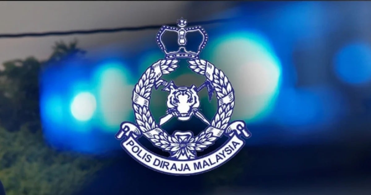 Teen motorcyclist killed in crash with trailer at traffic lights