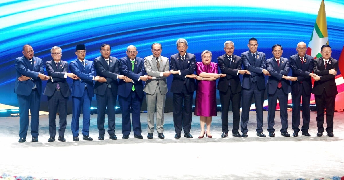 Mohamad: Asean gains trust, recognised as a peaceful region after successful AMM