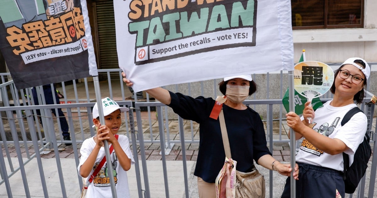 China rallies for opposition as Taiwan prepares mass parliamentary recall