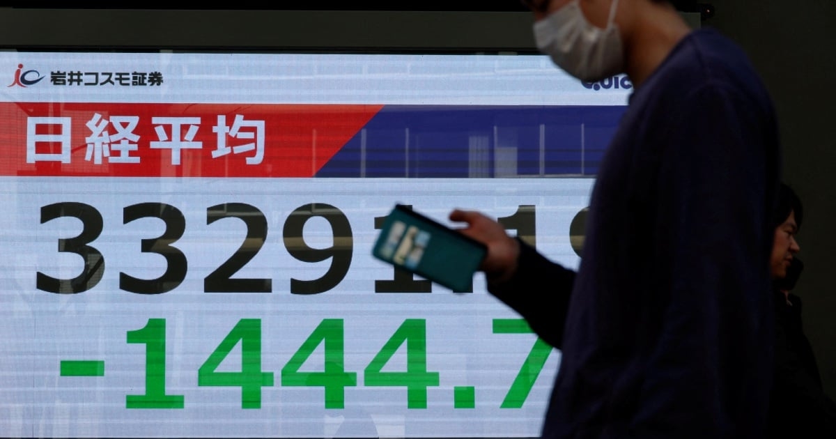 Japan's Nikkei inches higher as chip stocks track Wall Street's record finish