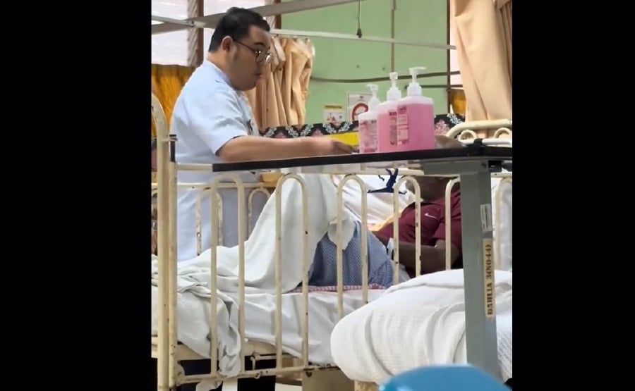 #NSTviral: Video of nurse feeding elderly patient goes viral, draws praise [WATCH]