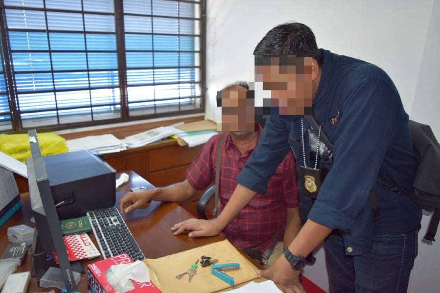 Immigration Dept busts 2 syndicates over illegal foreigner pass renewals