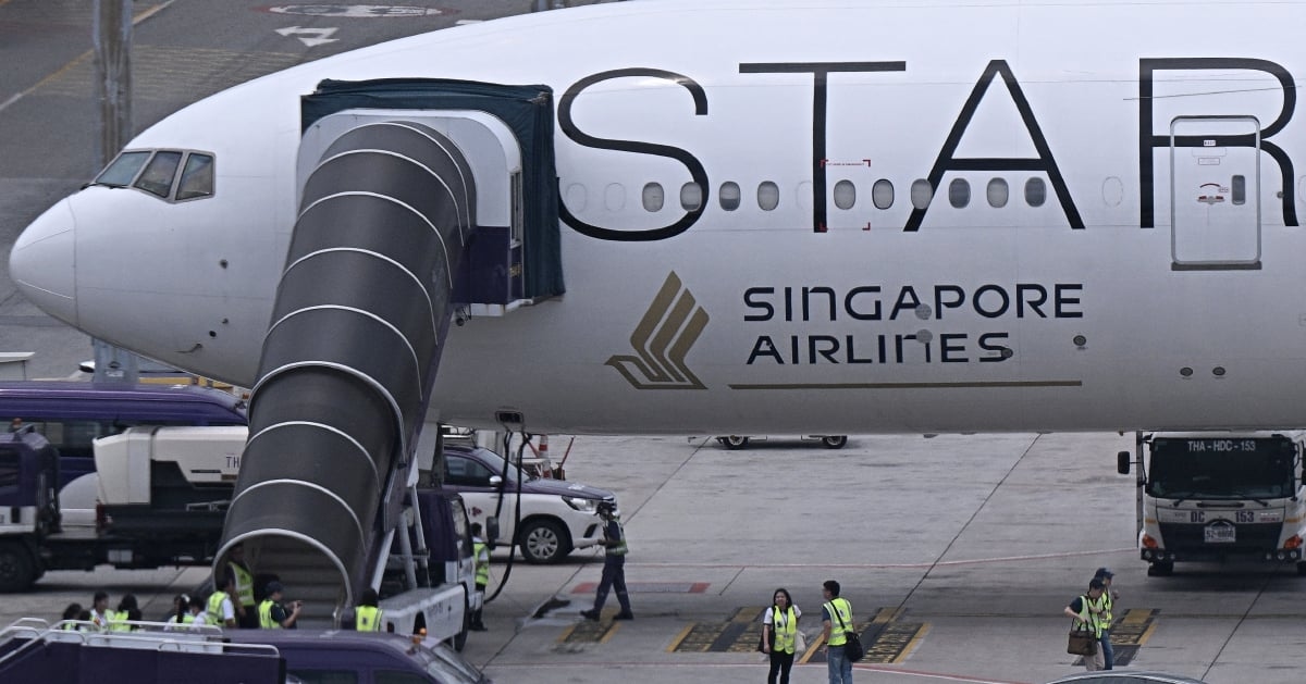 Singapore Airlines shares slide 8pct on profit miss, Maybank issues 'Sell' call