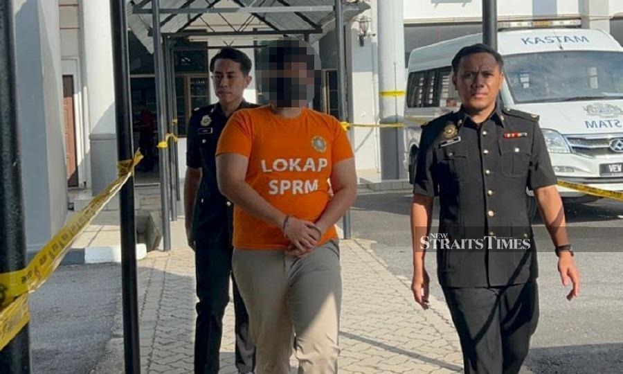 Probationary cop remanded over RM2,000 bribe