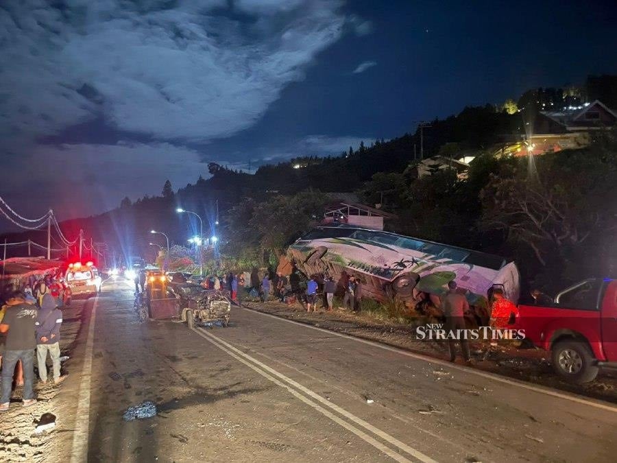 Five injured as express bus crashes into three vehicles on Ranau-Tamparuli road