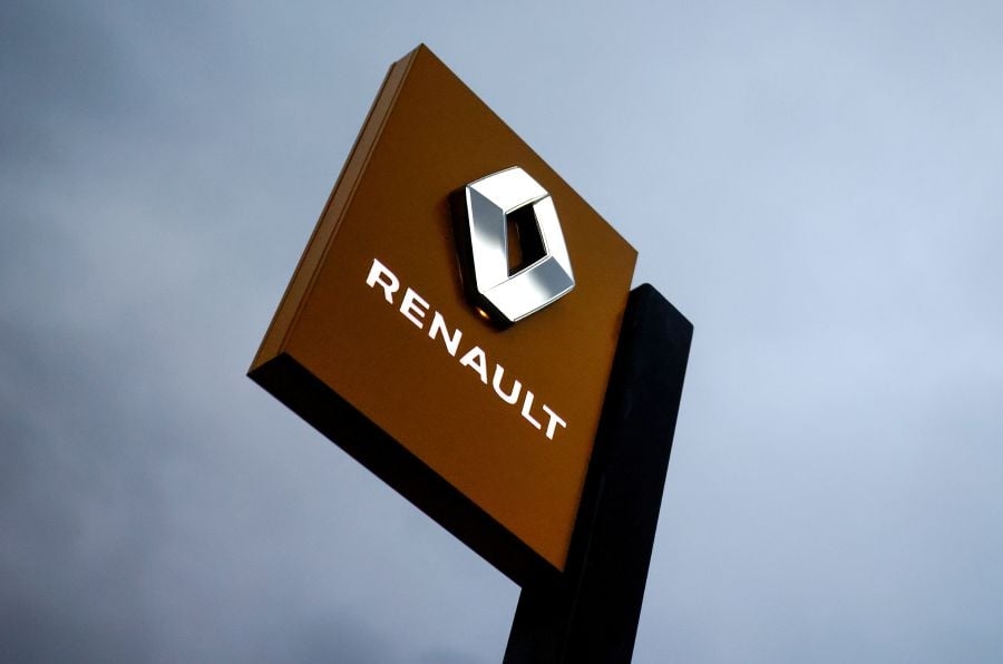 Renault shares tumble 16pct after guidance cut, interim CEO appointment