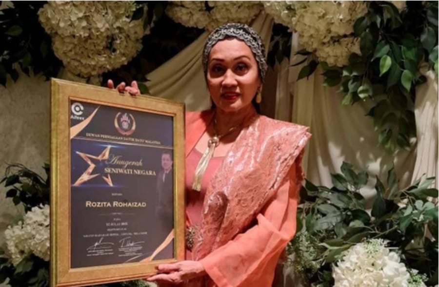 #SHOWBIZ: Rozita Rohaizad honoured with Anugerah Seniwati Negara