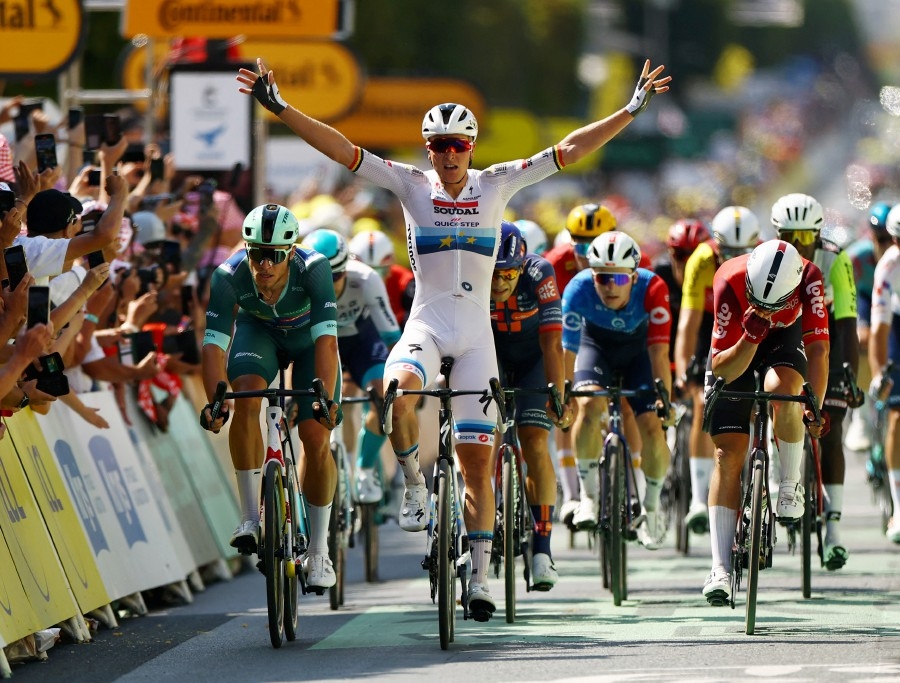 Merlier at the double as Van der Poel denied at Tour de France stage nine