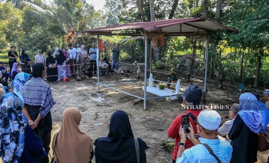 Observe proper etiquette, respect burial grounds: Mohd Na'im