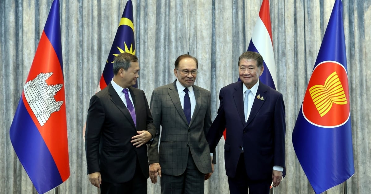 [UPDATED] Asean's convening power ends Thailand-Cambodia border tensions, says Anwar