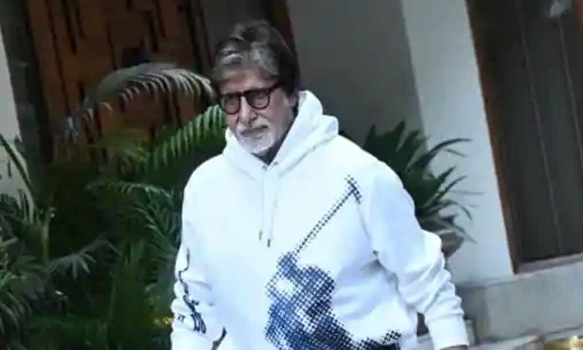 Amitabh Bachchan bows down in humility as fans have been visiting him every Sunday since 1982
