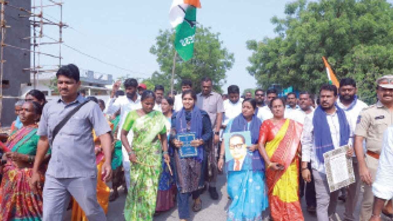 Yashaswini urges people to protect Constitution