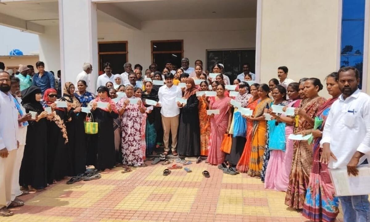 Alampur MLA Vijayaudu Distributes Kalyana Lakshmi, Shaadi Mubarak, and CMRF Cheques to Beneficiaries