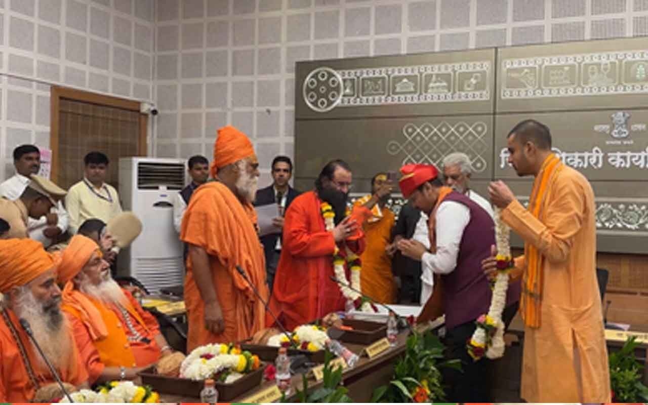 CM Fadnavis chairs 2027 Nashik Kumbh Mela prep meet, assures smooth arrangements