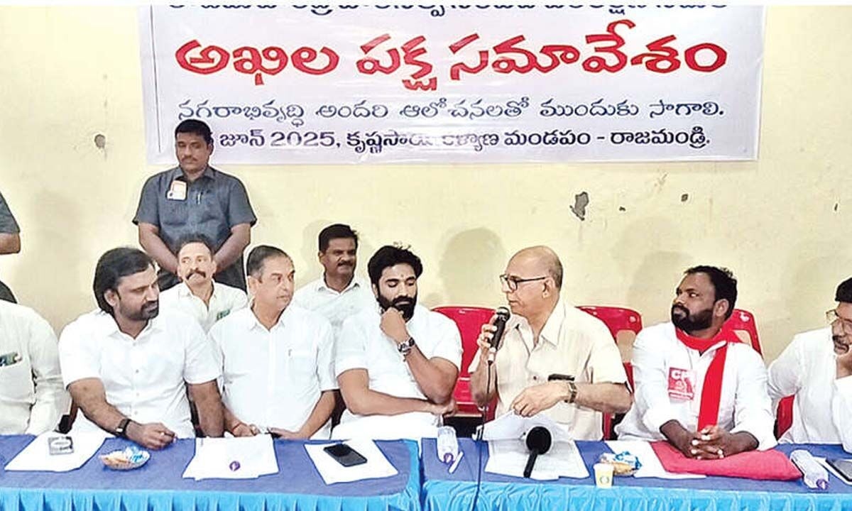 Statues along Godavari Bund to be arranged uniformly