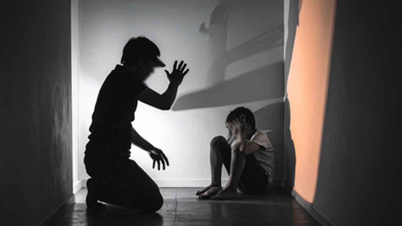 Childhood trauma can have lasting brain consequences, cause psychiatric disorders