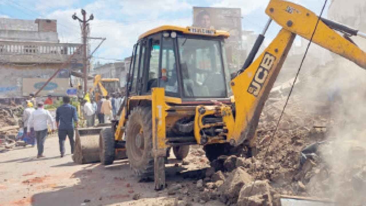 Road widening work begins in Vemulawada