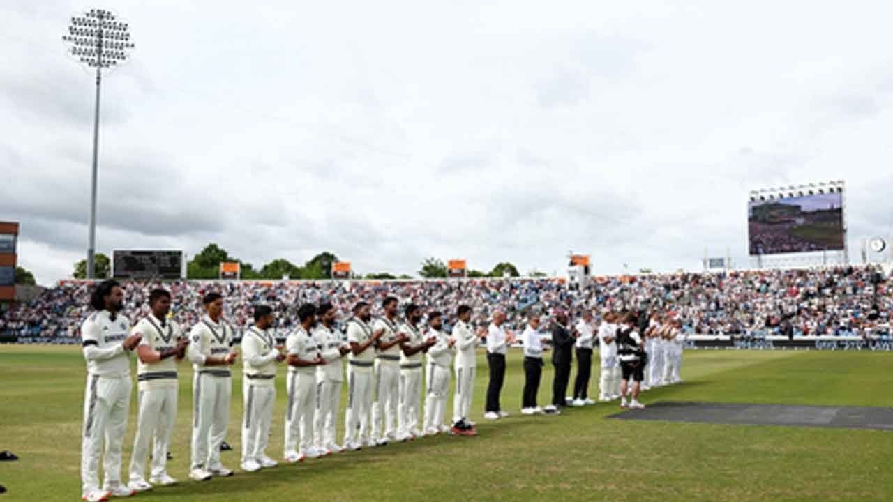 1st Test: India, England players wear black armbands to pay respect to David Lawrence