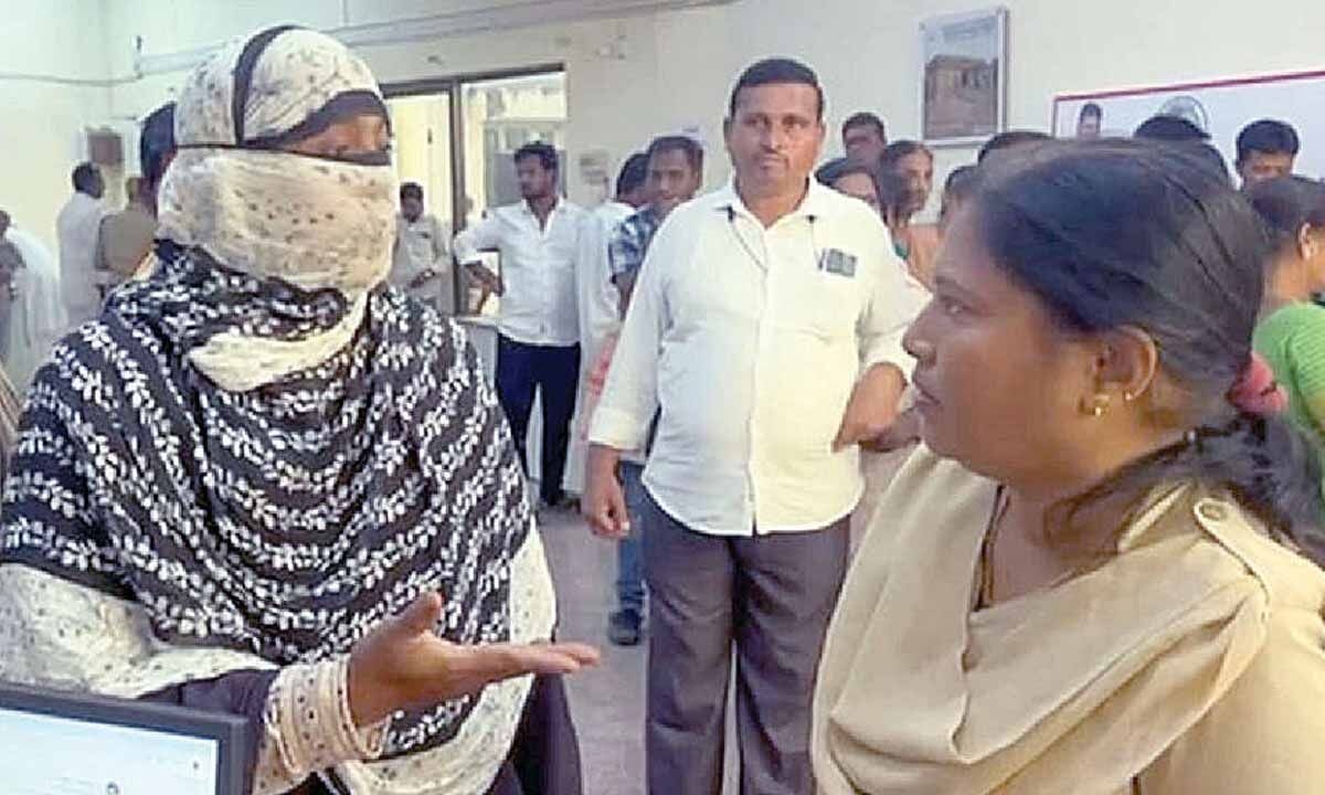 Woman alleges AR constable cheated her, files plaint