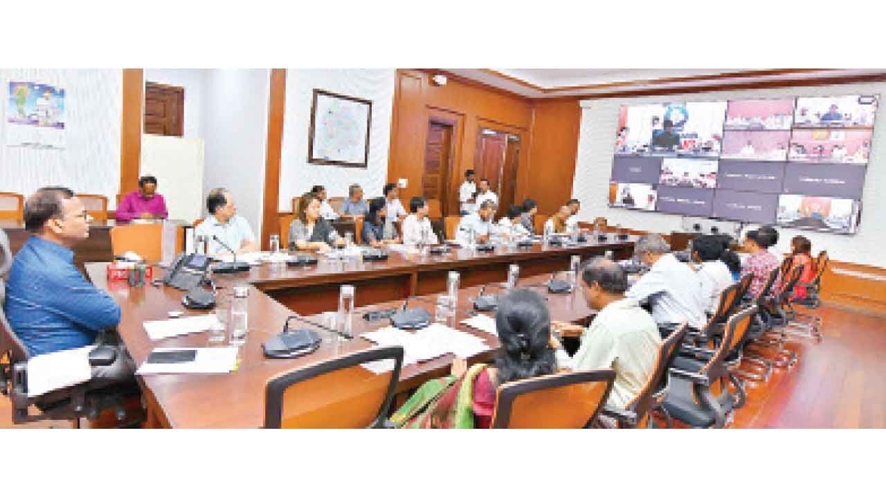 Shape up or ship out, CS tells Collectors