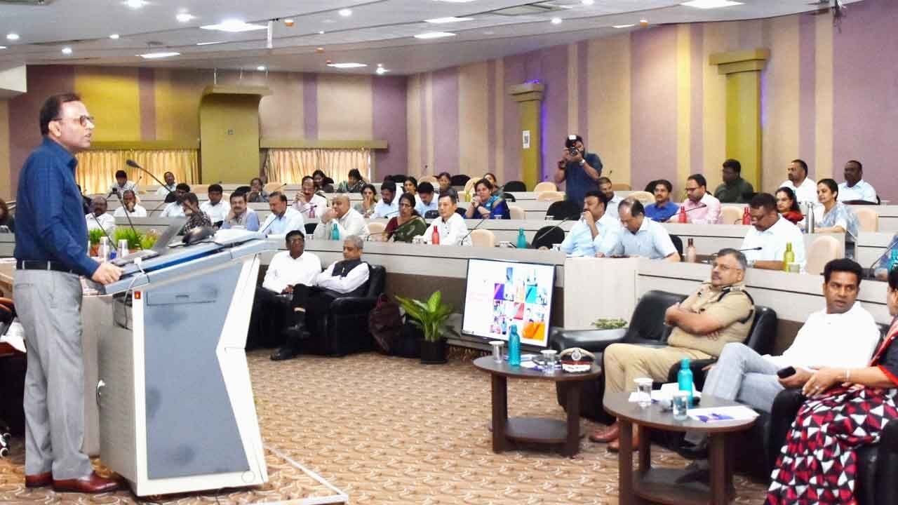 TG, AP babus to ‘thrash out' pending issues