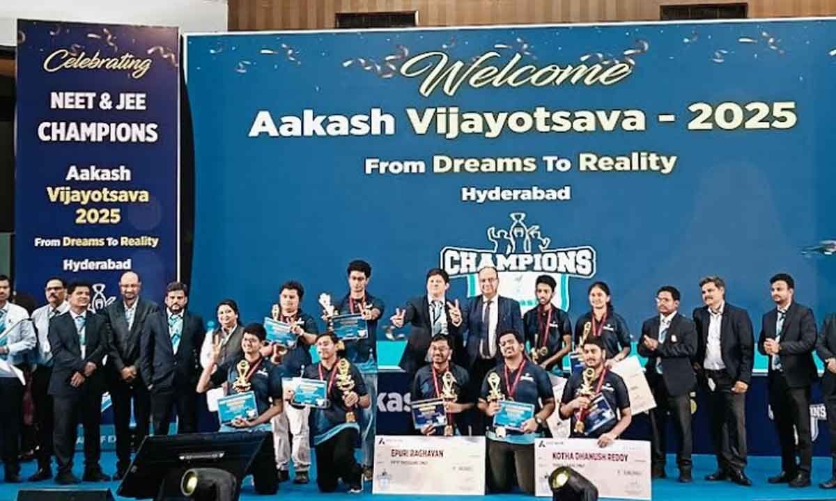 Aakash Educational Services Limited (AESL) Felicitates NEET UG 2025, JEE Main and Advanced 2025 Toppers from Hyderabad at Champions of Aakash Event
