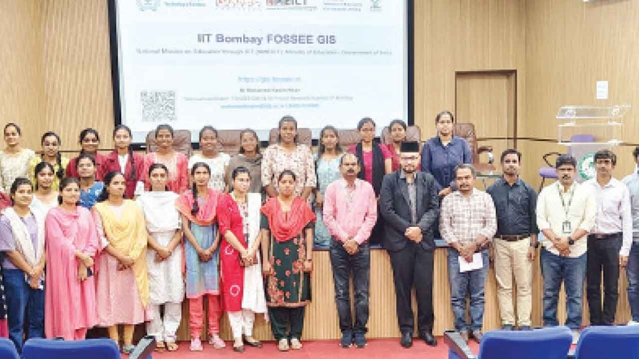 Workshop held at SKLTHU on free, open-source software on horticulture