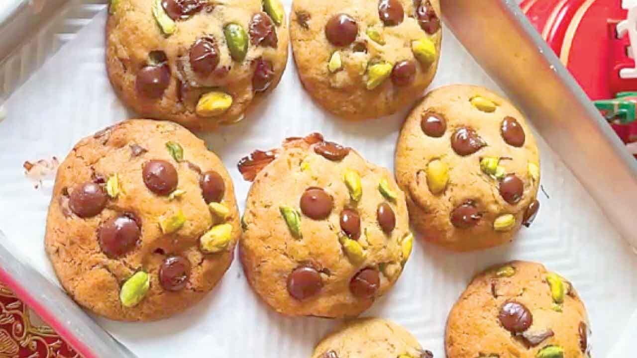 Nutty meets sweet: Pistachioocolate cookies