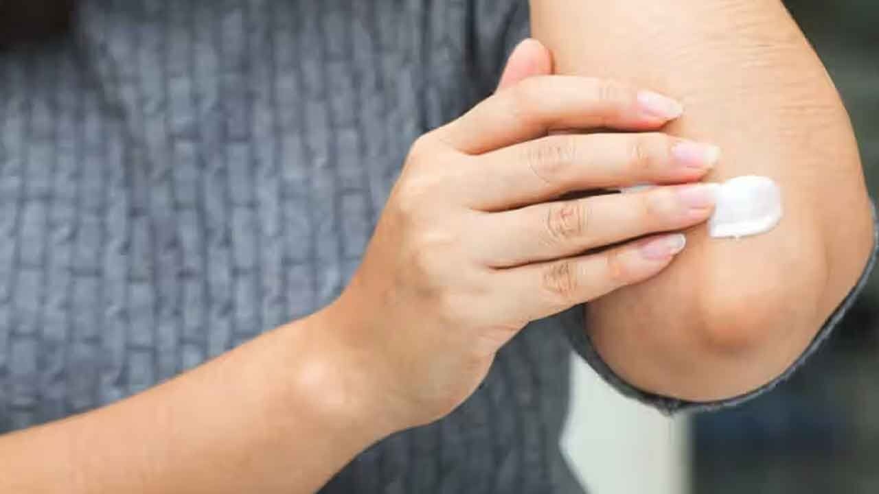 Natural DIY Remedies to Lighten and Exfoliate Dark Elbows and Knees