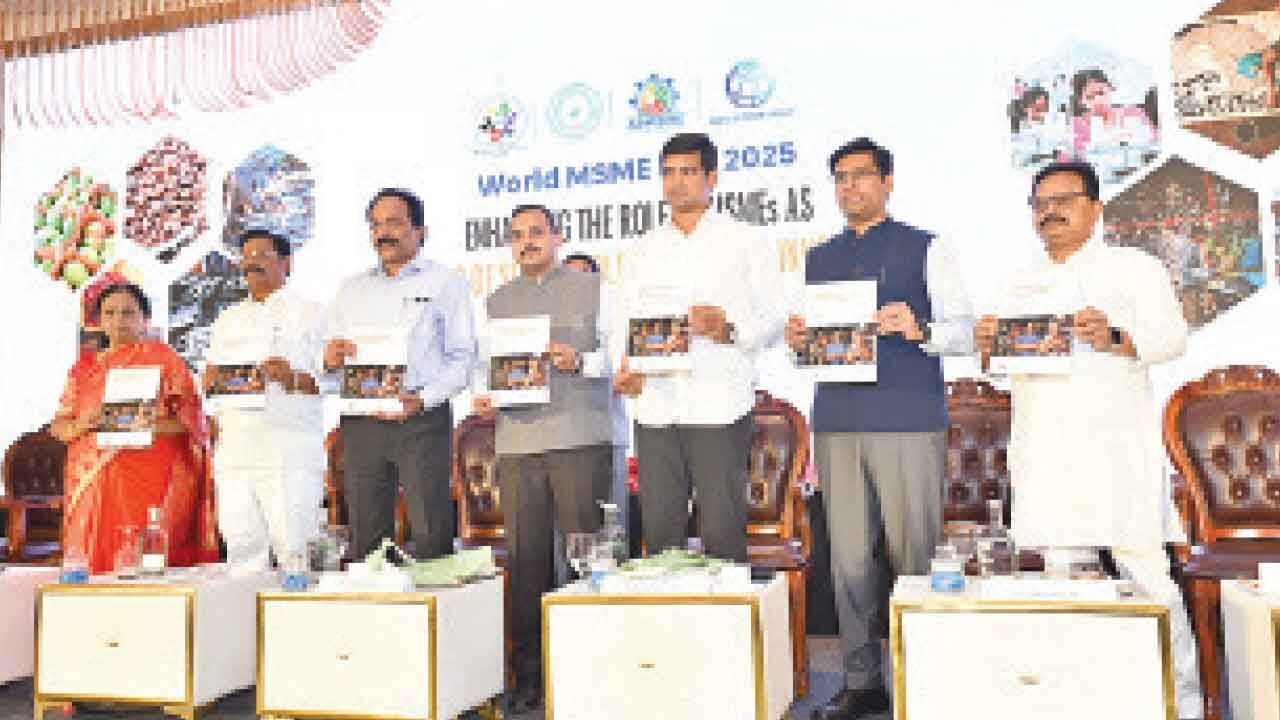 MSME minister stresses on embracing new technologies