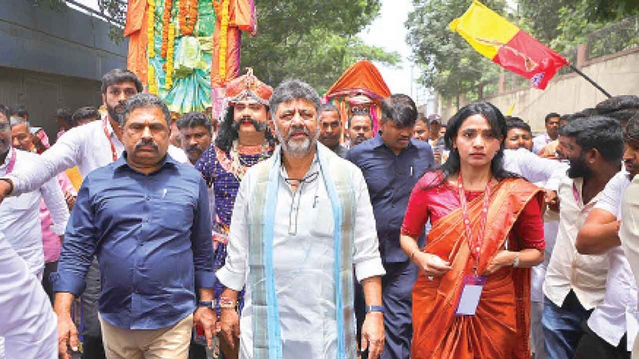 Kempegowda led a life of Vishwamanava: DKS