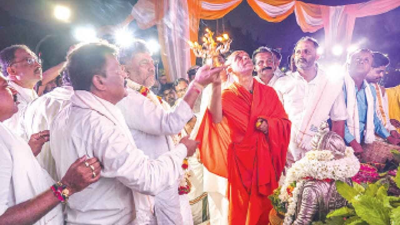 Bengaluru celebrates Bandi Devara fest with gusto