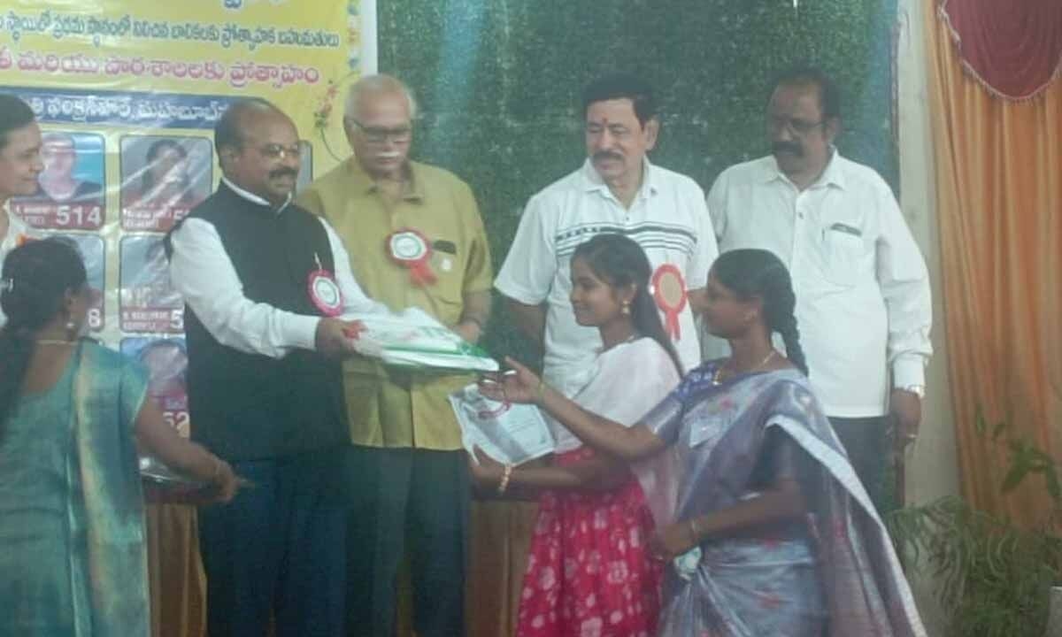 VIP NGO Awards 18 SSC Girl Toppers Across Mahabubnagar to Champion Rural Education