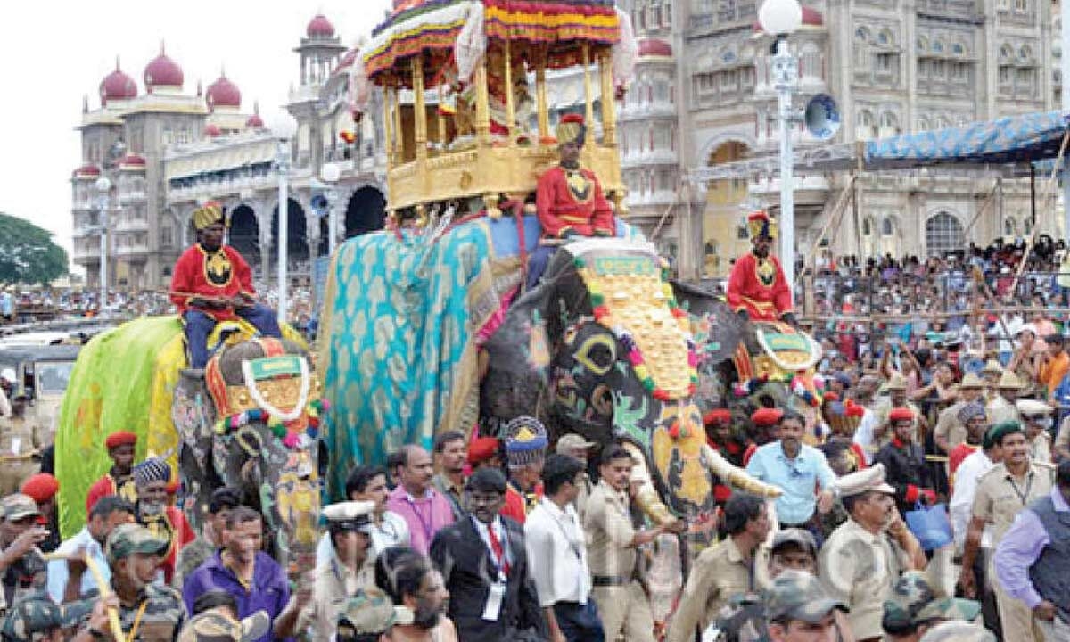 Gandhian ideals to find place in Dasara tableaux: CM