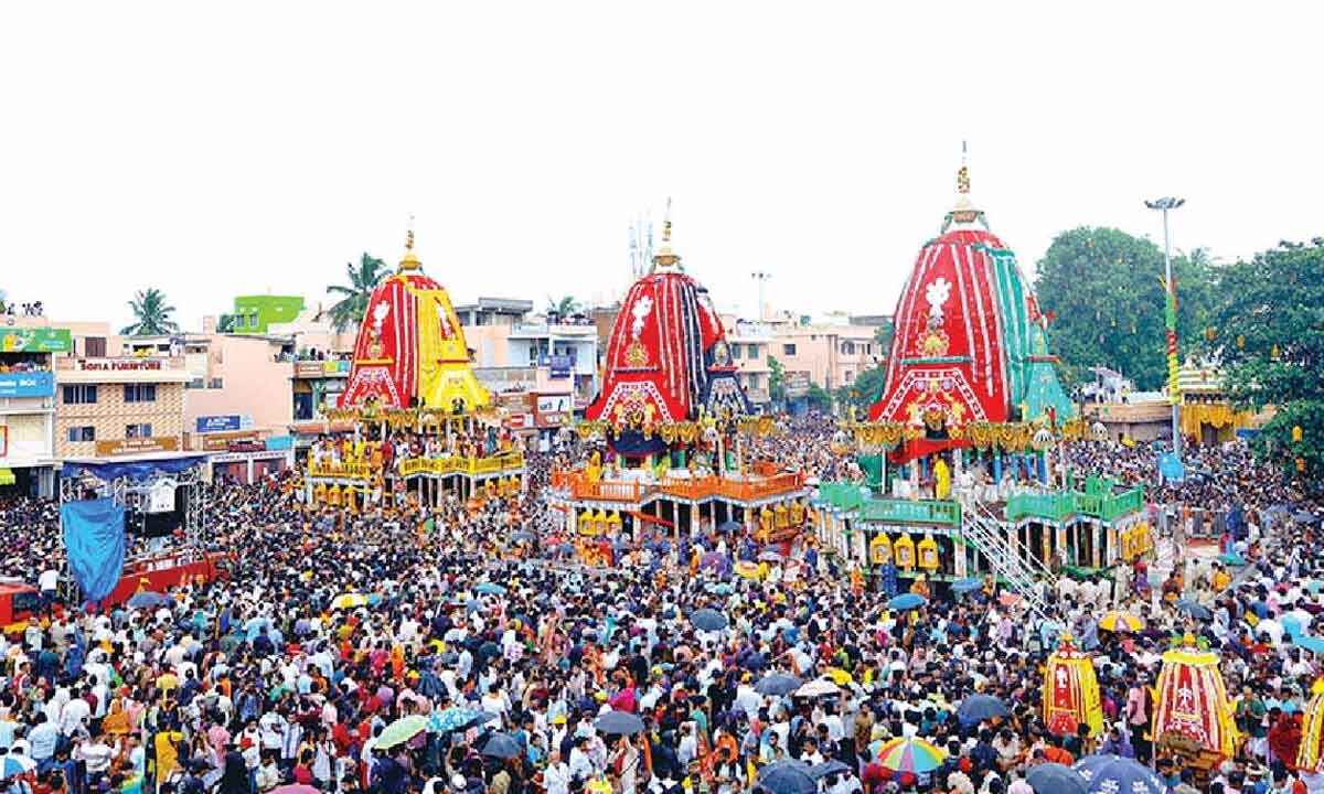 A day Lafter, deities reach aunt's place