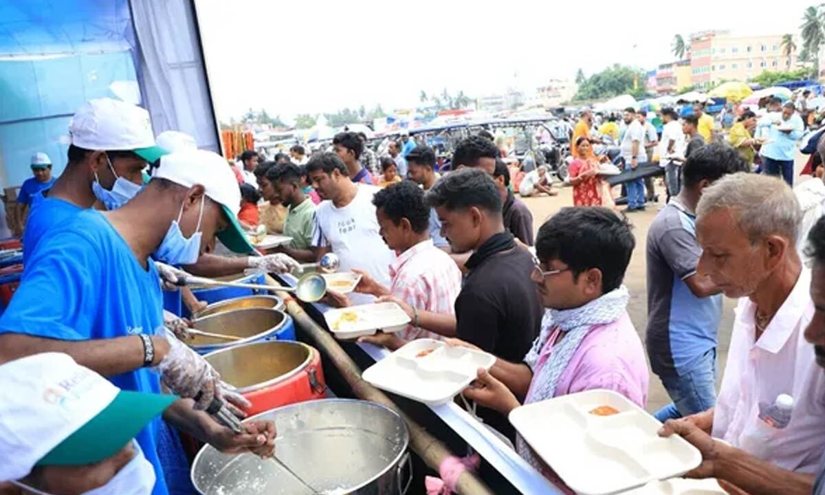 Reliance offers ‘Anna Seva'