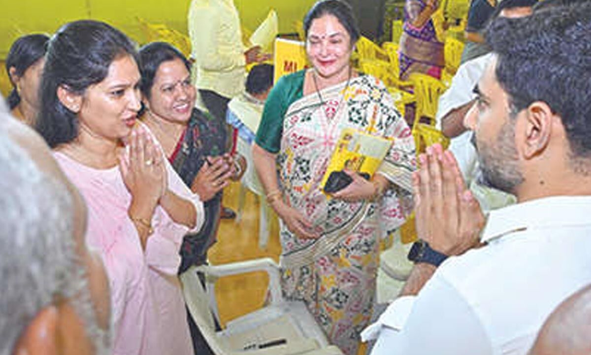 Lokesh urges TDP leaders to appreciate efforts of cadre
