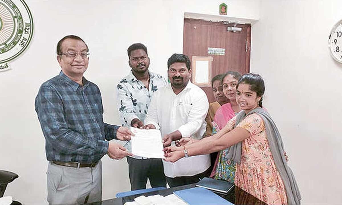 DYFI demands solution for language volunteers' issues