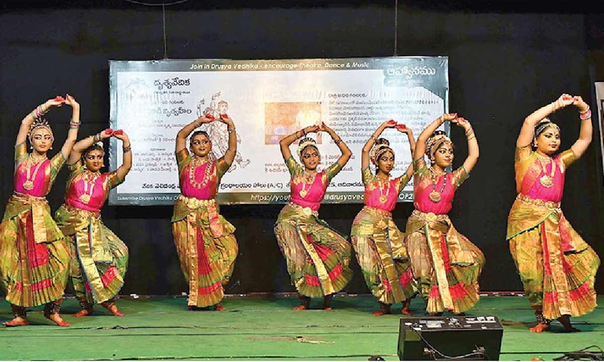 Applause for classical dance performances
