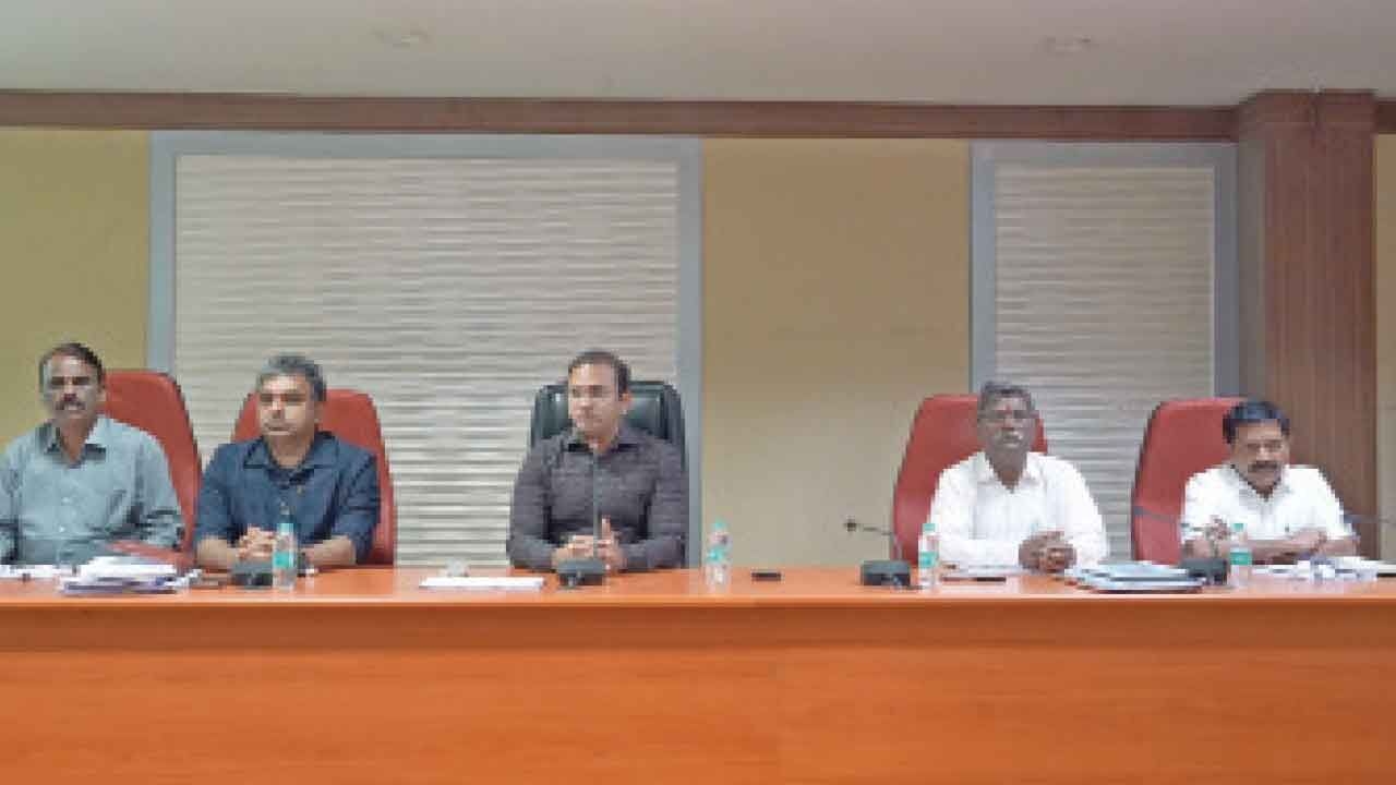 Be on your toes always: TGSPDCL boss to babus